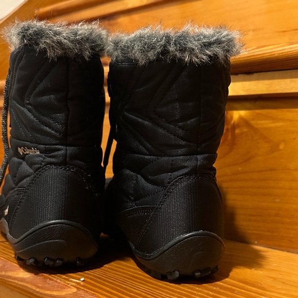 Columbia Black Quilted Boots with Faux Fur - Picture 3 of 5